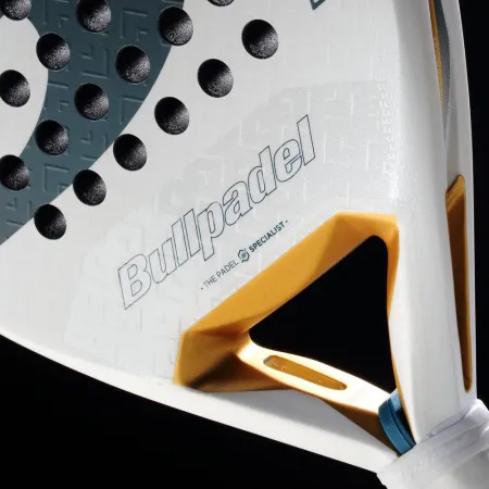 Ракетка для падела BULLPADEL Pearl 26, 493804, для профессионалов, карбон, бело-серый за 35&nbsp;929.50 ₽ купить в Якутске